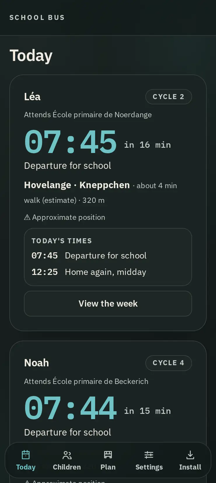 The app’s home screen: Léa’s card, bus at 07:45 from the Kneppchen stop.