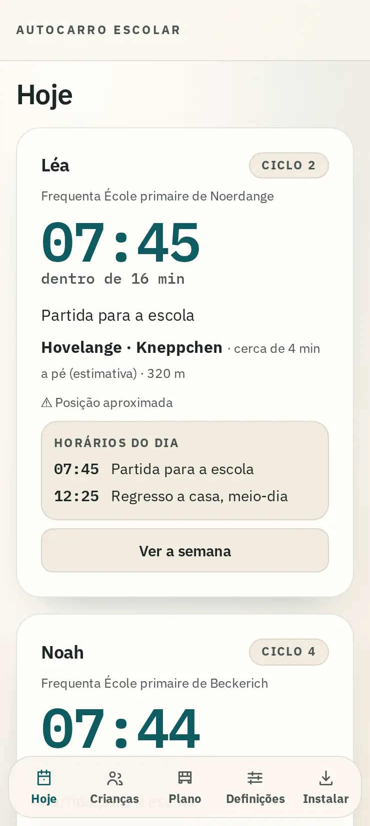 Ecrã inicial da aplicação: o cartão da Léa, autocarro às 07:45 no Kneppchen.